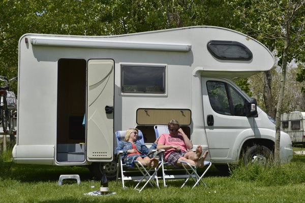 Passer des vacances naturistes dans un camping avec mobil home en Provence
