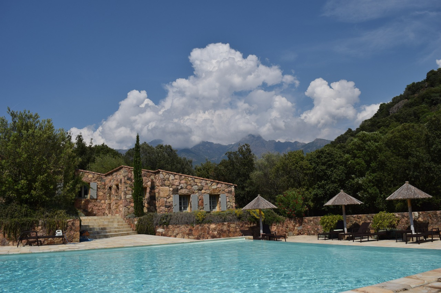 Votre Guide Ultime pour Choisir le Meilleur Club de Vacances en Corse